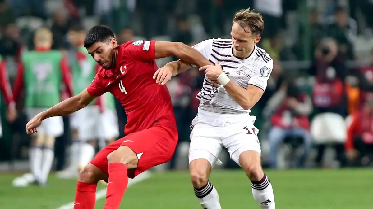 Trabzonspor overweegt Cenk Özkacar als nieuwe centrale verdediger