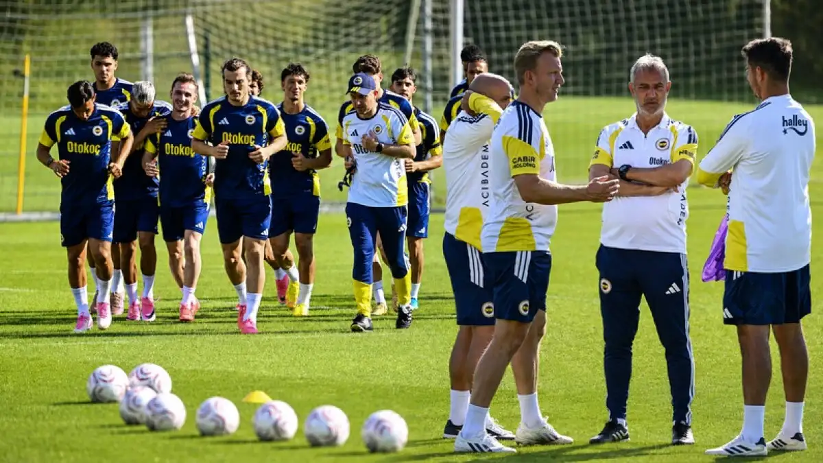 Fenerbahçe evalueert aanbiedingen voor zes spelers, waaronder Archie Brown en Jayden Oosterwolde