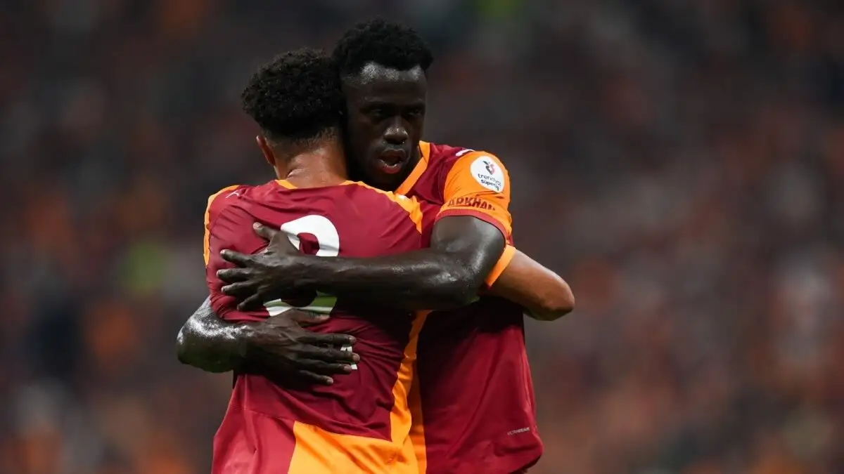 Galatasaray wijst 25 miljoen eurobod van Como af voor Davinson Sanchez