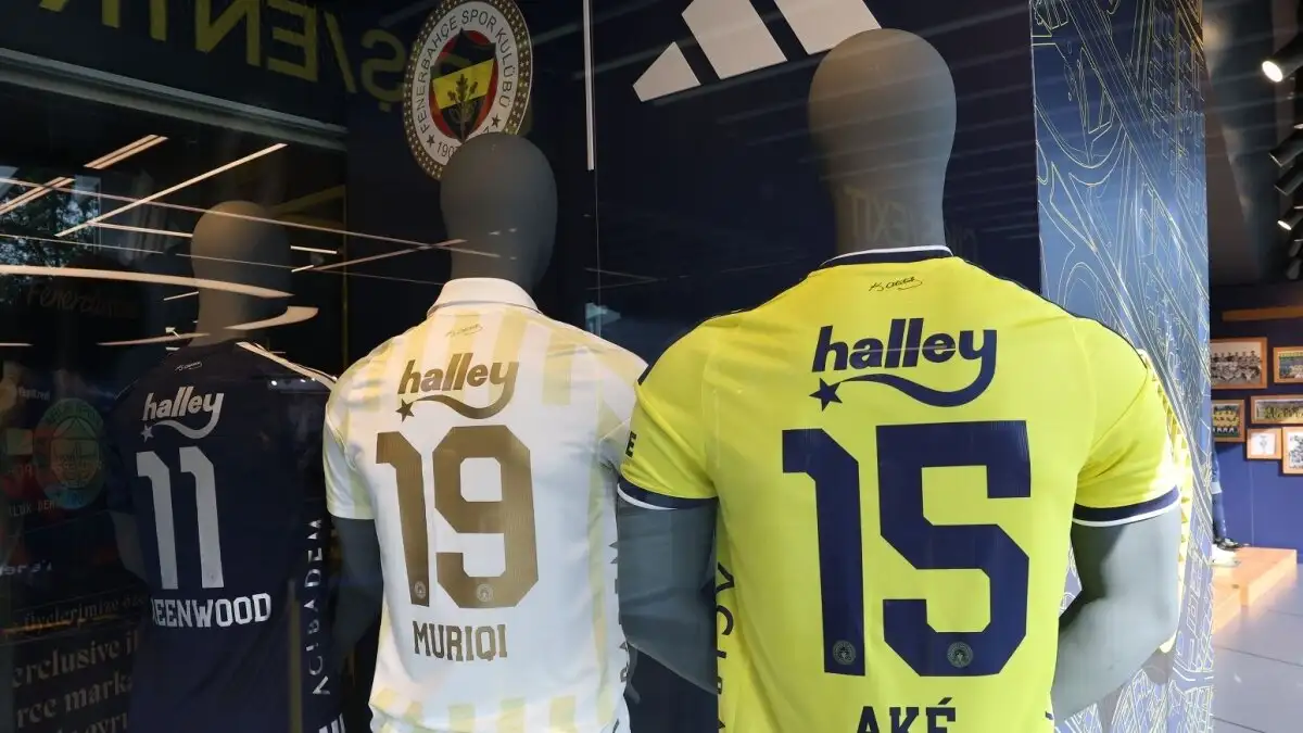 Fenerbahçe organiseert handtekeningceremonie voor Greenwood, Ake en Muriqi
