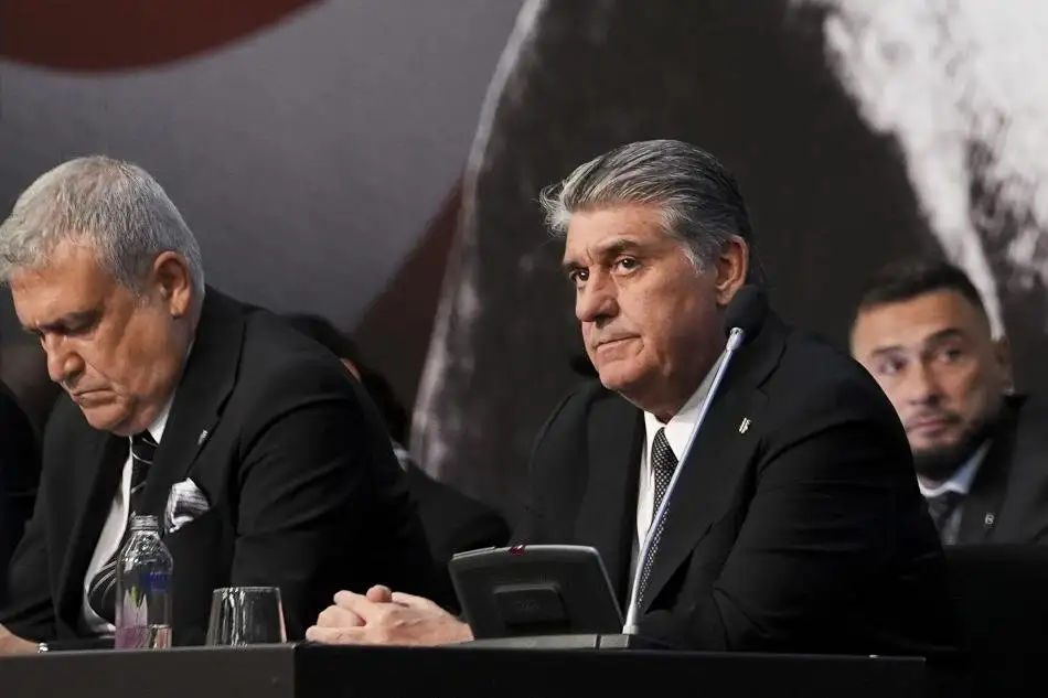 Beşiktaş-voorzitter Serdal Adalı kritiseert agentcommissie van Salah als onaanvaardbaar