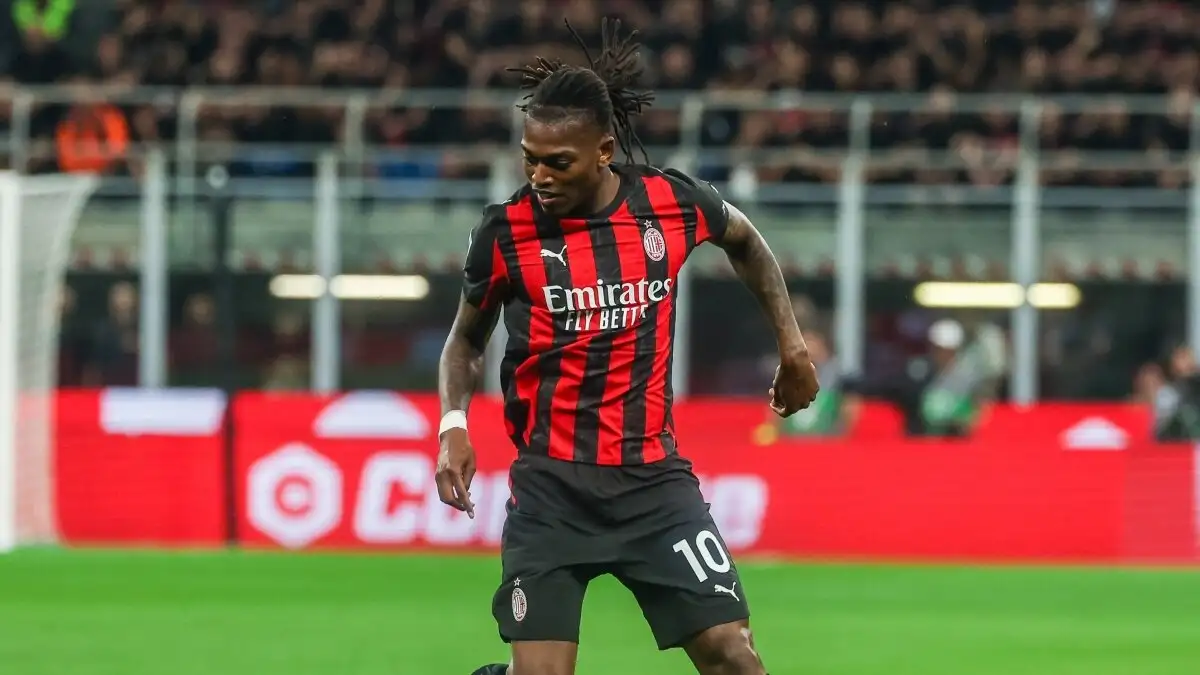 Aston Villa opent eerste gesprekken over transfer Rafael Leao