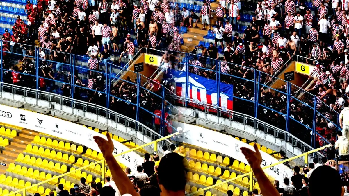 Gornik Zabrze-fans vallen Turkse politie aan voor Fenerbahçe-duel in Chobani Stadion