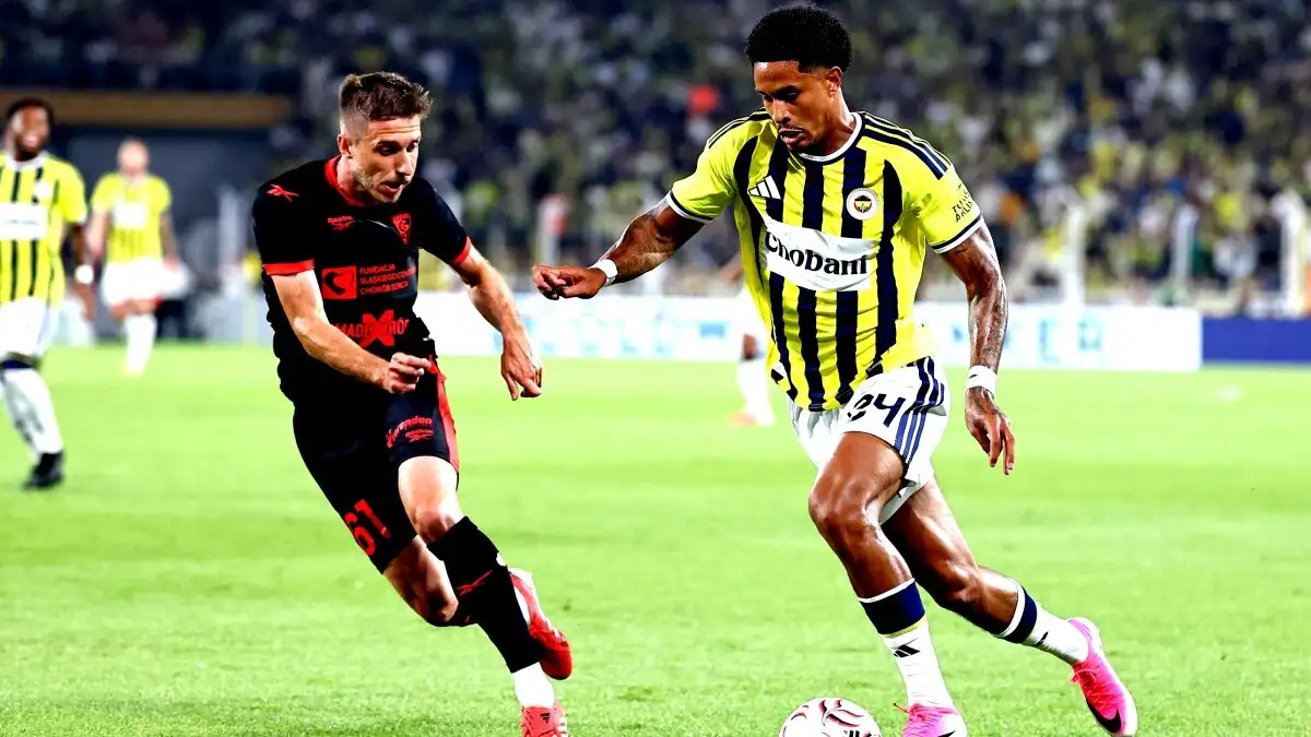 Jayden Oosterwolde in de belangstelling van Roma, een Premier League-club en een Ligue 1-team