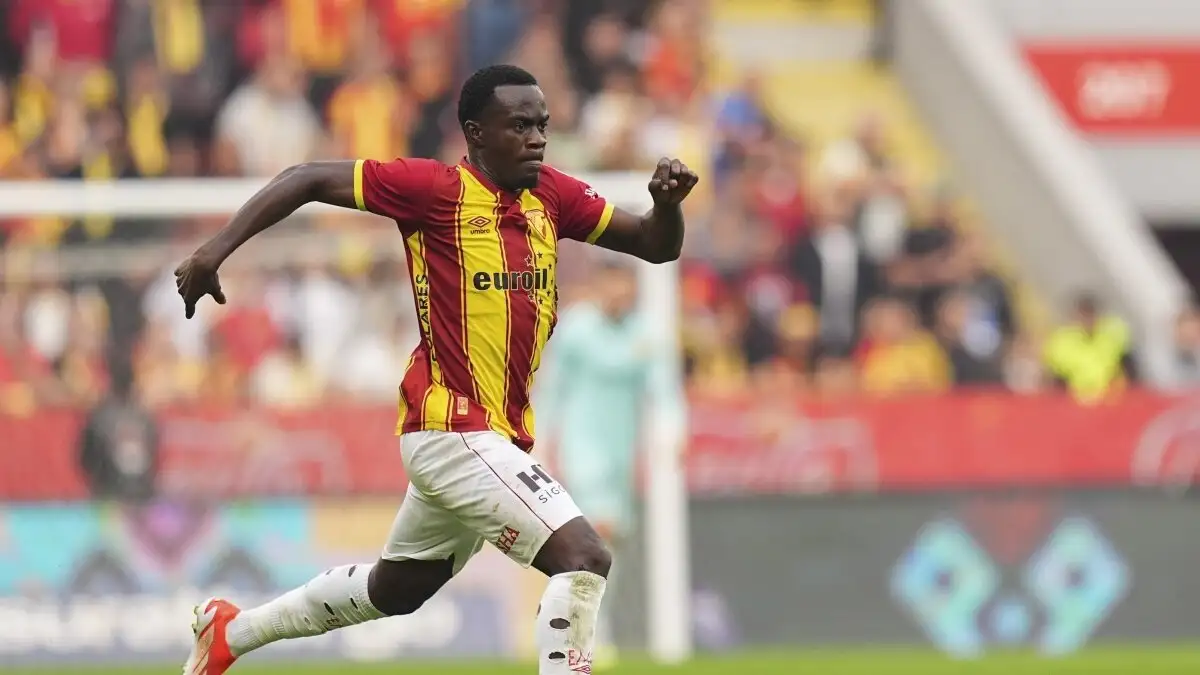 Göztepe beschermt Anthony Dennis terwijl Coventry City en Elversburg interesse tonen