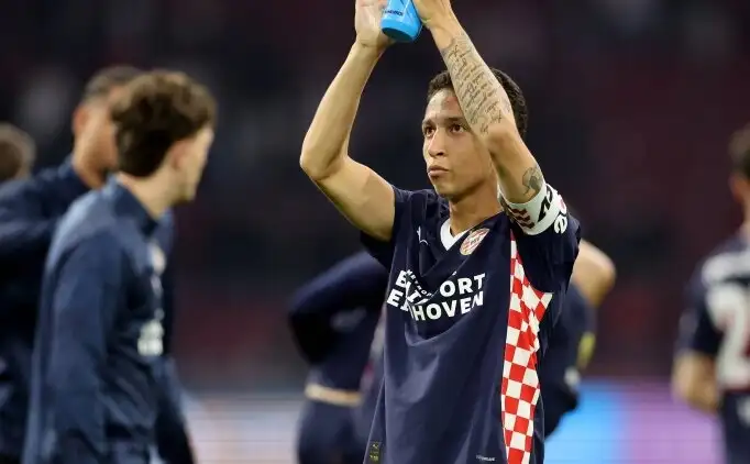 Mauro Junior blijft bij PSV ondanks interesse van Fenerbahçe en Porto