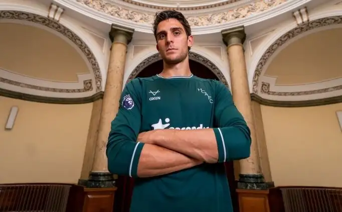 Hull City betaalt clubrecord van 23 miljoen euro voor Griekse doelman Tzolakis
