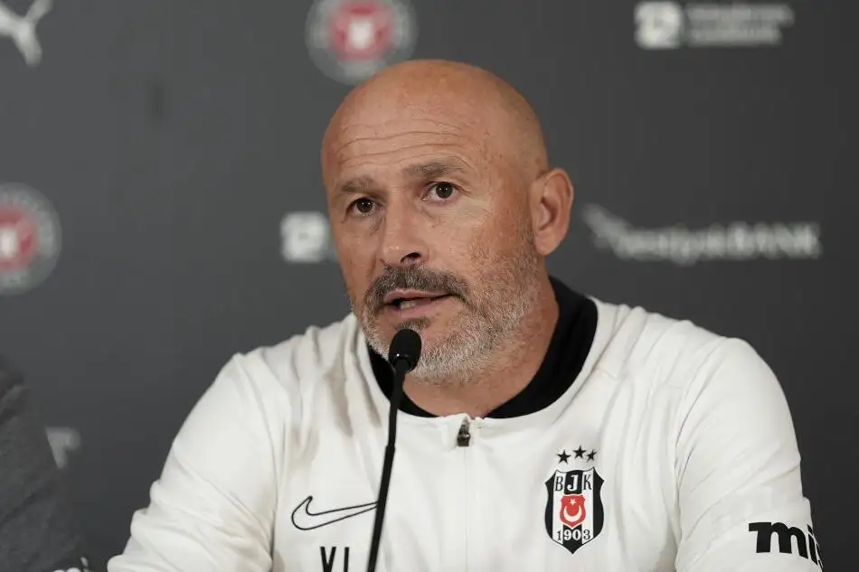 Beşiktaş-coach Vincenzo Italiano over Trossard: 'We moeten slim en volwassen zijn'