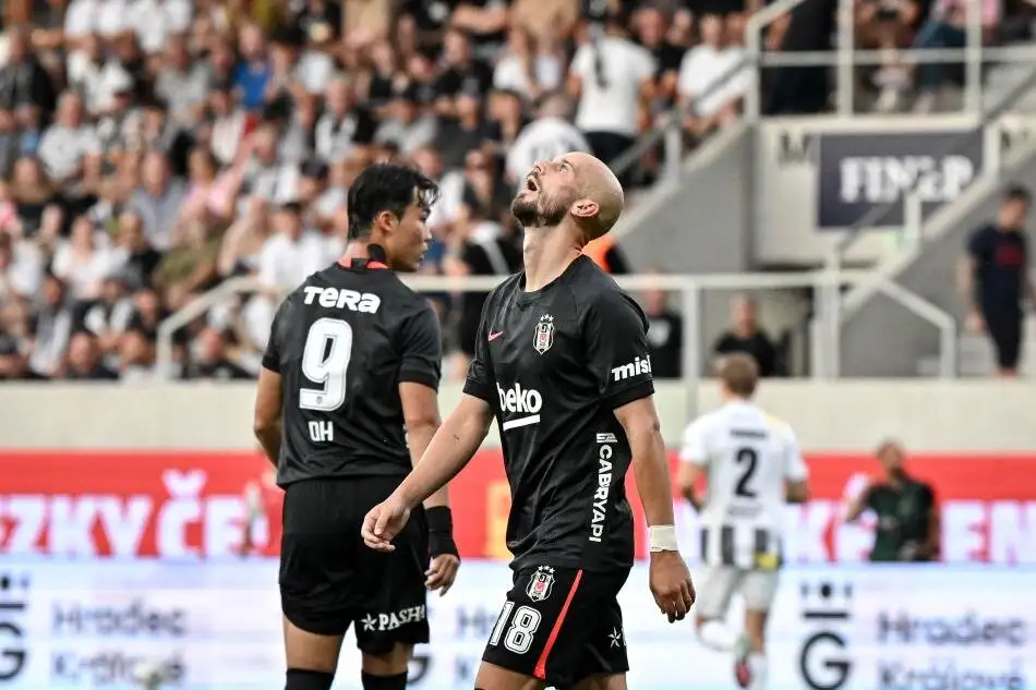 Beşiktaş wint met 1-0 bij Hradec Kralove in eerste wedstrijd derde voorronde Europa League
