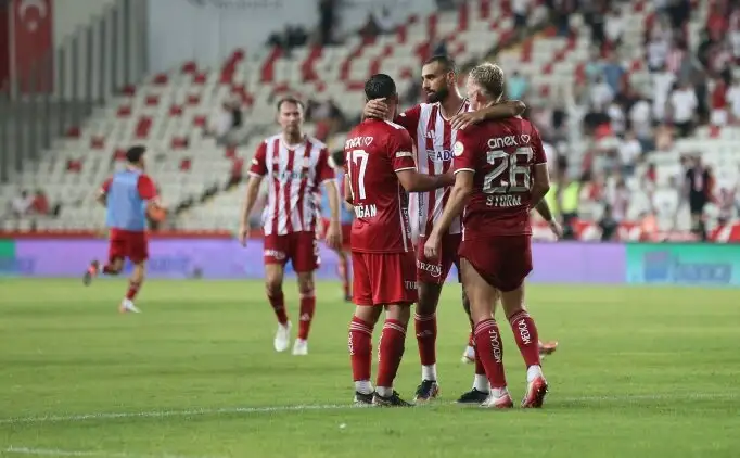 Antalyaspor wint spektakelduel met 4-3 tegen Keçiörengücü in Trendyol 1. Lig