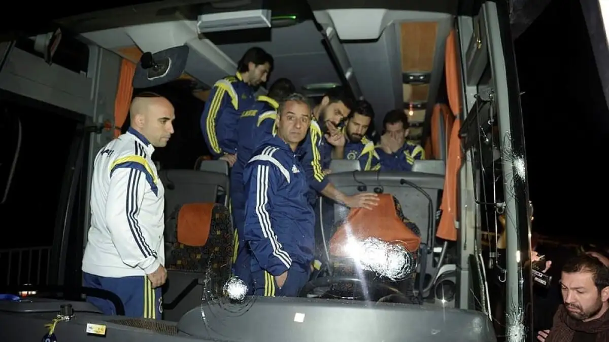Adalet Bakanı Gürlek: vijf personen onder detentiebevel in onderzoek naar Fenerbahçe-busaanval 2015
