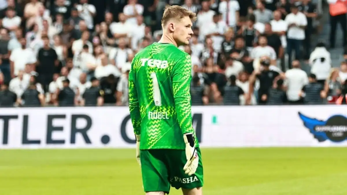 Alexander Nübel dankt Beşiktaş-fans na dubbele zege op Hradec Kralove