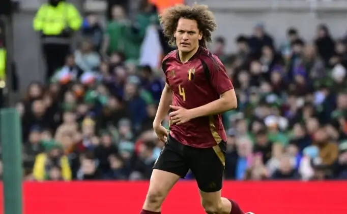 Fenerbahçe en Beşiktaş in de race voor Wout Faes, concurrentie van Schalke en Lazio