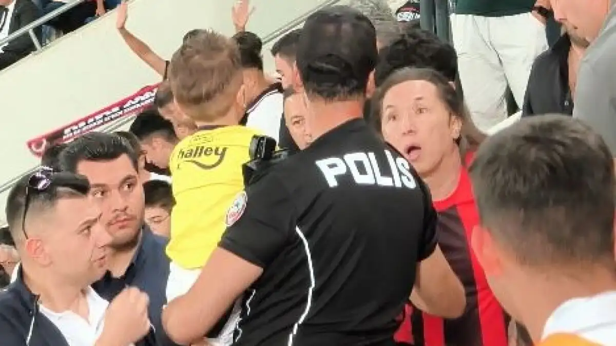 Onderzoek naar afgepakt Fenerbahçe-shirt kind bij Gençlerbirliği-Fenerbahçe
