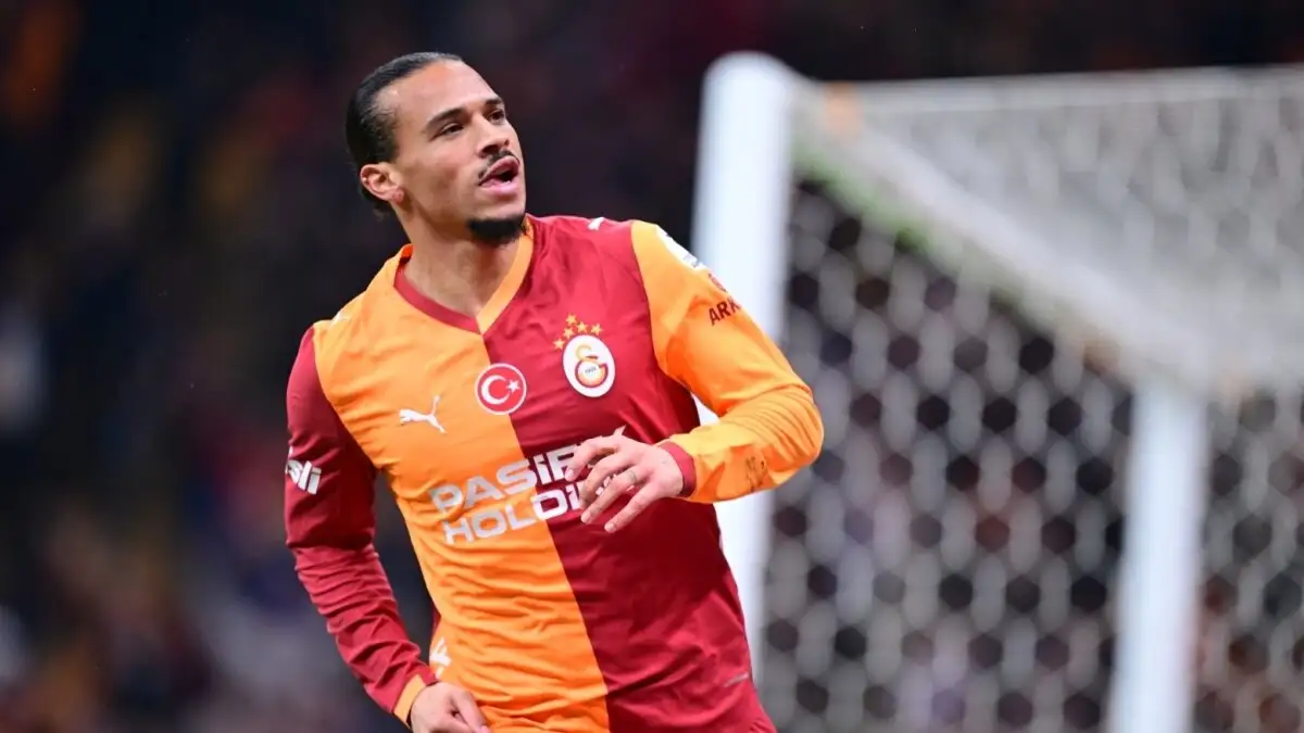 Galatasaray aast op Rafael Leao: Leao links, Yılmaz rechts, Sane naar de bank