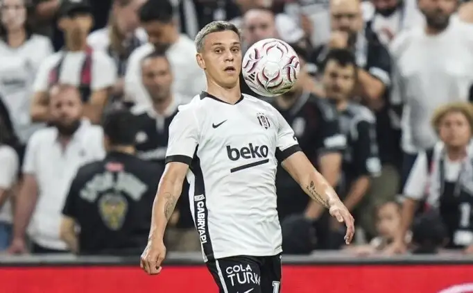 Beşiktaş-speler Leandro Trossard geblesseerd in Europa League-duel tegen Kauno Zalgiris