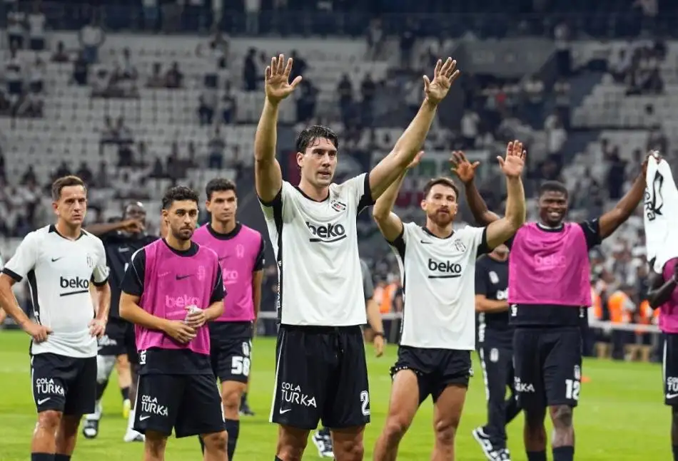 Beşiktaş zoekt versterking op rechtsbuiten en middenveld voor komend Süper Lig-seizoen
