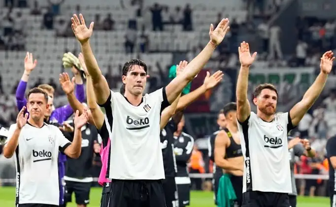 Beşiktaş wint alle vijf Europese duels en staat alleen aan de leiding