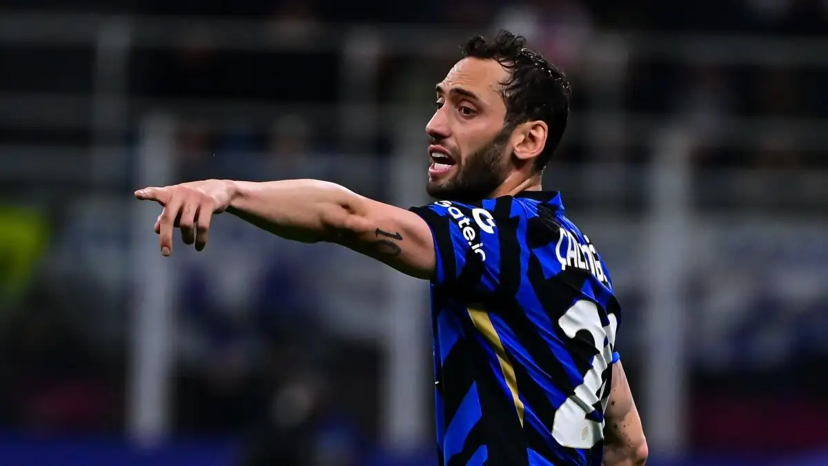Hakan Çalhanoğlu opent Inter's Serie A-seizoen met vroeg doelpunt tegen Monza