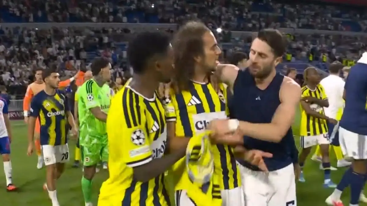 Fenerbahçe verslaat Lyon 2-1 uit, maar wedstrijd eindigt in rel