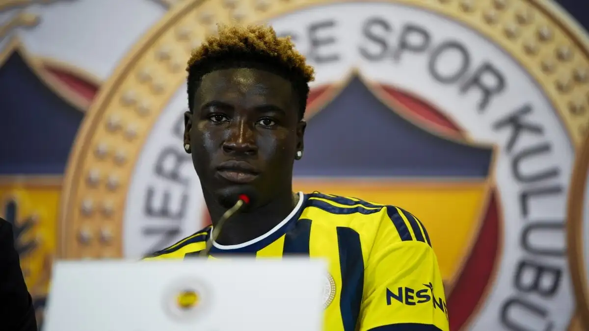 Fenerbahçe versterkt verdediging met Ghanese stopper Kojo Peprah Oppong