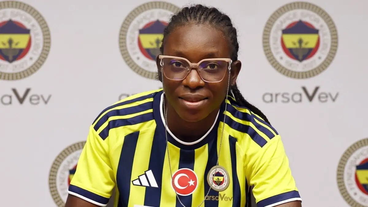Fenerbahçe Vrouwen legt Kameroense linksback Colette Ndzana vast