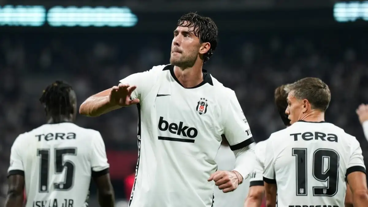 Vlahovic na hat-trick tegen Çorum FK: 'Blijf zo doorgaan, derby komt!'