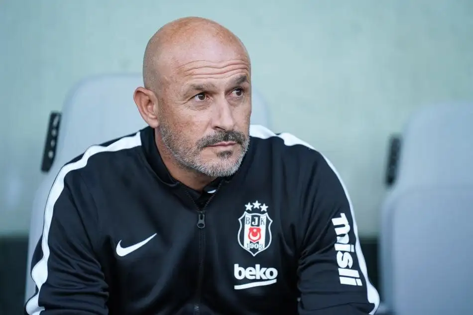 Vincenzo Italiano blikt vooruit op Fenerbahçe-derby: 'We willen punten pakken'