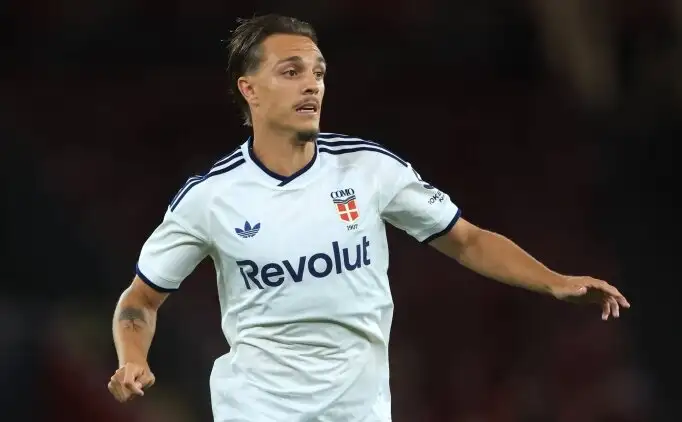 Besiktas probeerde Maxence Caqueret los te weken van Como, maar Fabregas blokkeerde de transfer