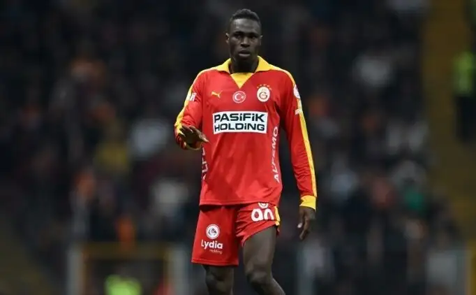 Zware klap voor Galatasaray: Wilfried Singo kampt met dijbeenblessure en mist Sporting-duel