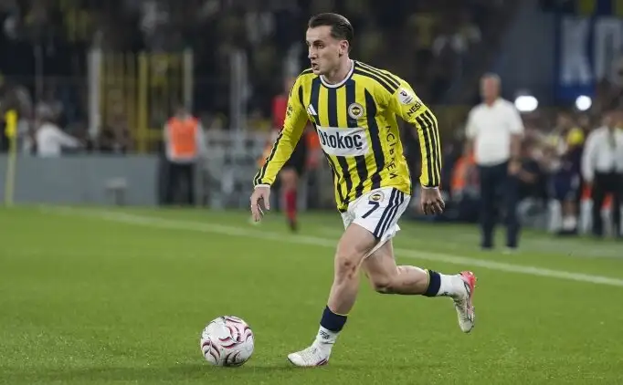 Kerem Aktürkoğlu uit felle kritiek op arbitrage na derbynederlaag Fenerbahçe tegen Beşiktaş