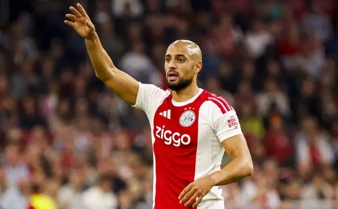 Ajax lijdt eerste nederlaag tegen PSV, Amrabat debuteert