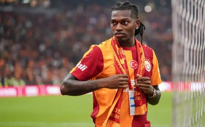 Okan Buruk kiest aanvalsopstelling voor Sporting-duel: Leao op de bank, Barış Alper Yılmaz in de spits