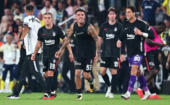 Trossard toont zich als nieuwe leider van Beşiktaş in Fenerbahçe-derby