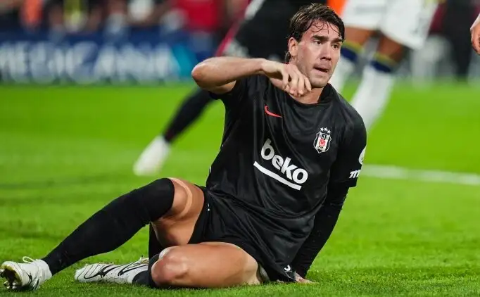 Beşiktaş veroordeelt PFDK-sevk van Dusan Vlahovic na Fenerbahçe-duel als onaanvaardbaar