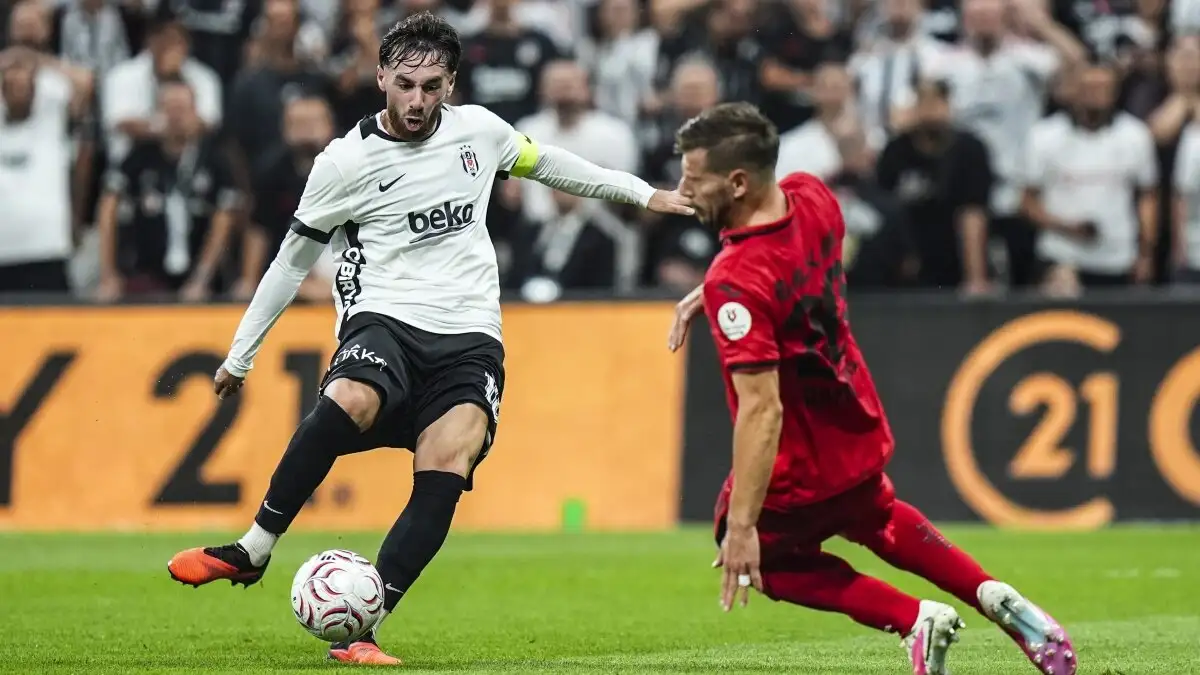 Vincenzo Italiano waarschuwt Orkun Kökçü na gele kaart tegen Erzurumspor
