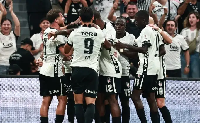 Beşiktaş haalt Franse koppen: Trossard en Vlahovic zorgen voor angst bij Marseille