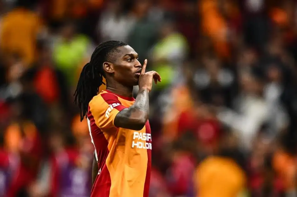 Okan Buruk steunt Rafael Leao na debuut tegen Kocaelispor: snelle integratie en veelzijdigheid