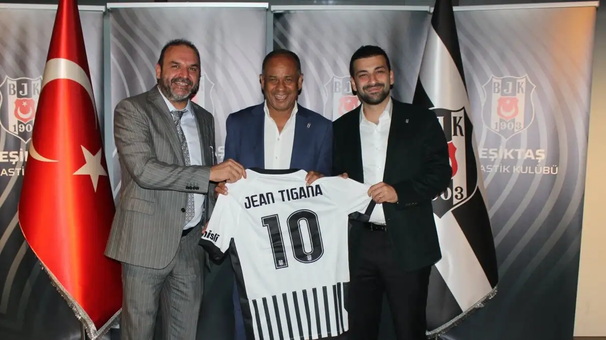 Jean Tigana bezoekt Beşiktaş voor Marseille-duel en wordt gezien in Dolmabahçe