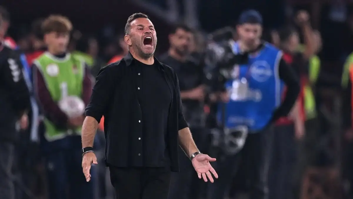 Galatasaray-coach Okan Buruk krijgt rode kaart tegen Trabzonspor