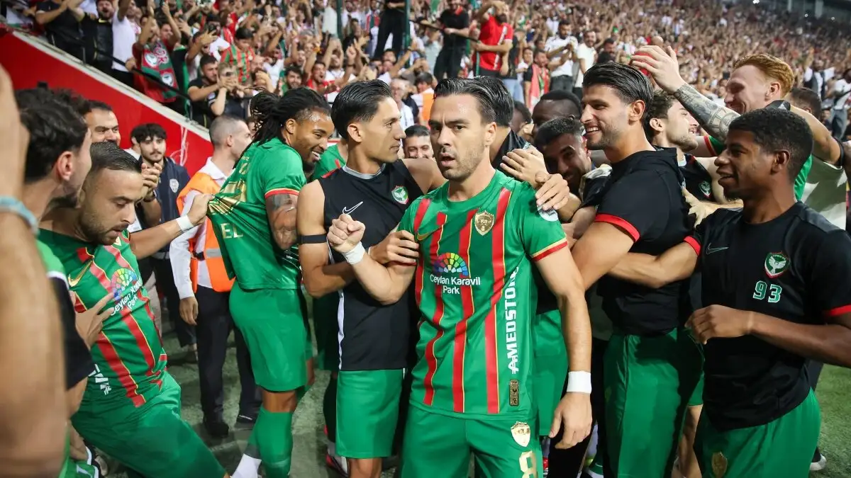 Amed Sportif wint alle vier thuiswedstrijden en staat aan de leiding in de Süper Lig