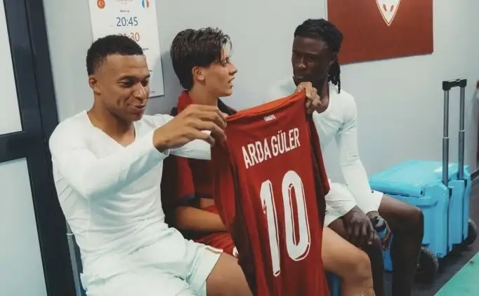 Mbappe deelt foto met Arda Güler na Frankrijk-Turkije 1-0 overwinning