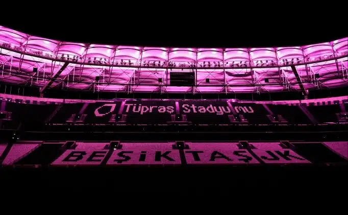 Beşiktaş laat Tüpraş Stadion roze oplichten voor borstkankerbewustzijn tijdens Pink October
