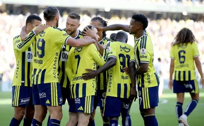 Fenerbahçe speelt oefenwedstrijd tegen Turan Tovuz, stand 0-0