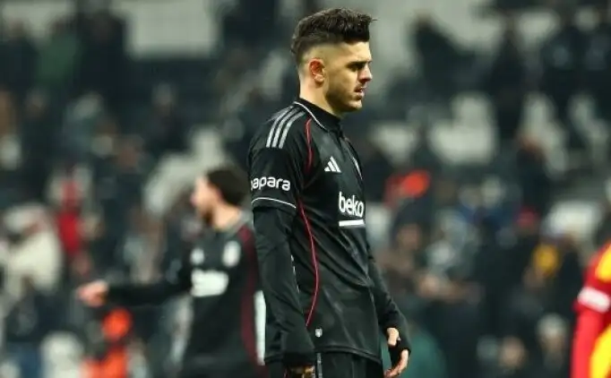 Beşiktaş-speler Milot Rashica geblesseerd tijdens Kosovo-Oostenrijk duel