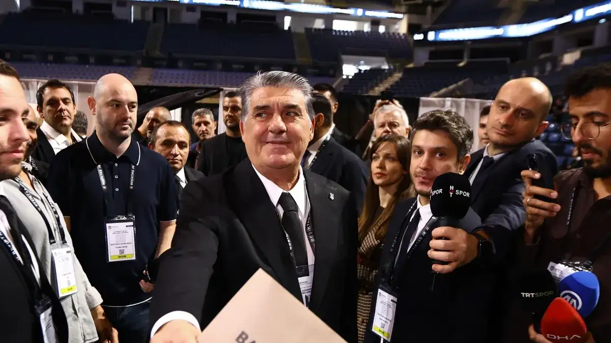 Serdal Adalı herkozen als president van Beşiktaş met overweldigende steun