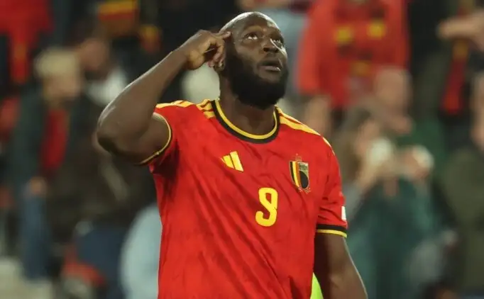 Fenerbahçe-spits Lukaku geprezen als leider in Belgisch nationaal elftal