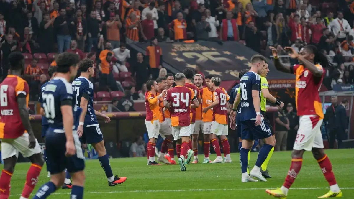 Galatasaray wint in blessuretijd tegen Kasımpaşa met 3-1