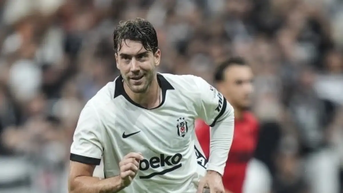 Dusan Vlahovic zet Beşiktaş-record met vierde opeenvolgende doelpunt en achtste penalty op rij