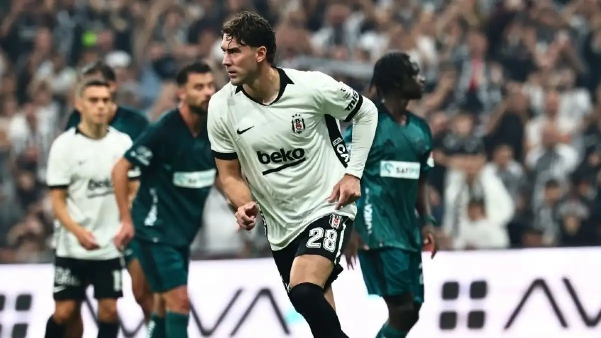 Dusan Vlahovic legt uit dat het record toebehoort aan Orkun